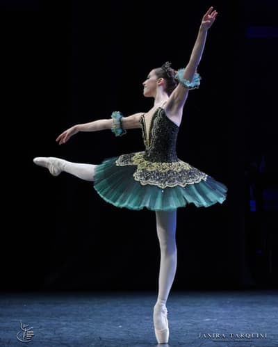 Anna Nouvenne — Classical dancer