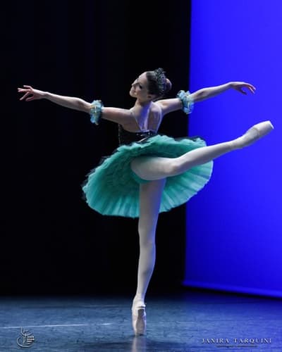 Anna Nouvenne — Classical dancer