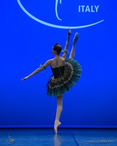 Anna Nouvenne — Classical dancer