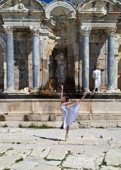 Nihal Yenidunya — Classical dancer, Türkiye