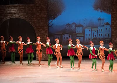 Ana Stefanova — Classical dancer