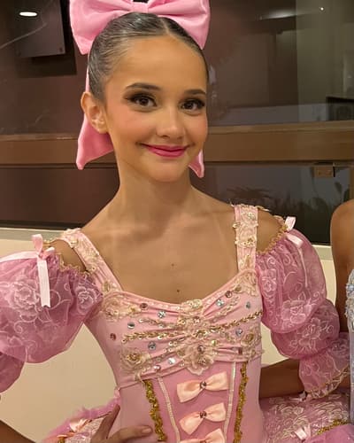 Sara Farinon — dancer, Brazil