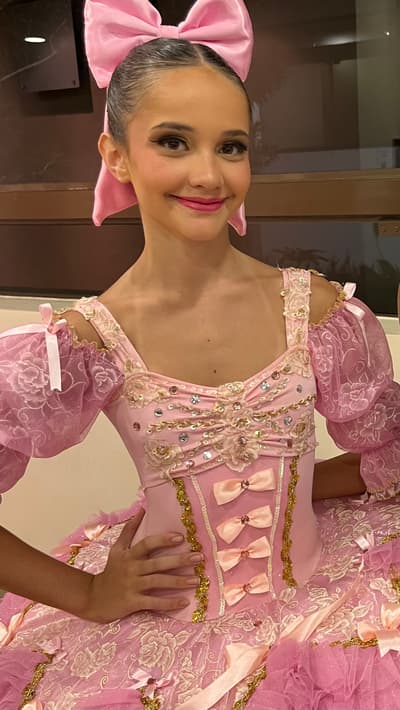 Sara Farinon — dancer, Brazil