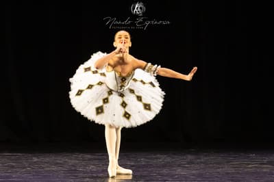 Sara Farinon — dancer, Brazil