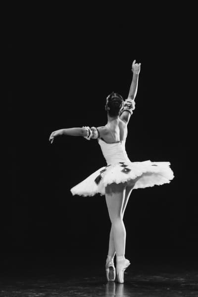 Sara Farinon — dancer, Brazil