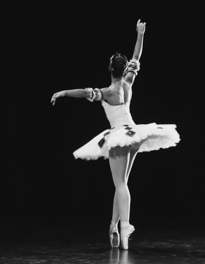Sara Farinon — dancer, Brazil
