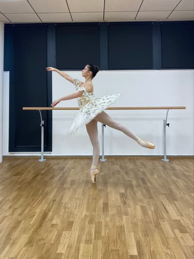 Louise Vaiano — Classical dancer, France
