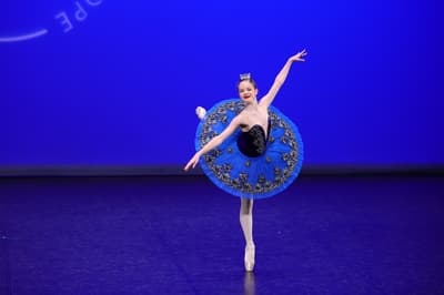 Pauline Vandoolaeghe — Classical dancer, Marke, Belgium