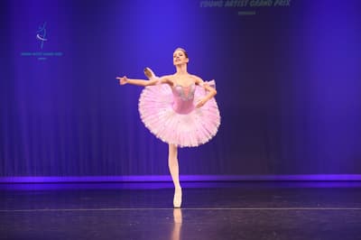 LEANCA IRIS ANA-MARIA — Contemporary dancer, Romania