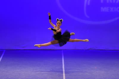 Iria Navarro — Contemporary dancer, Mexico