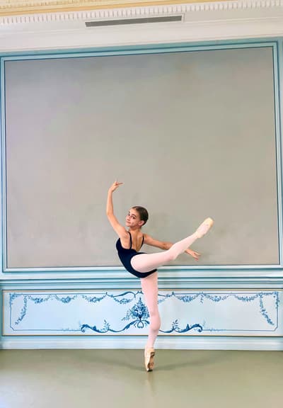 Jasmine Costinescu — Contemporary dancer, Romania