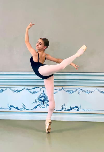 Jasmine Costinescu — Contemporary dancer, Romania