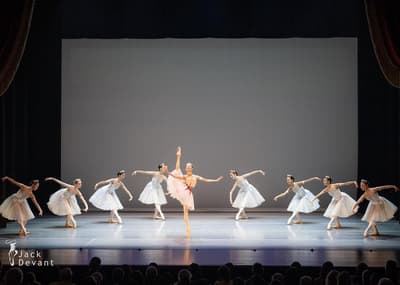 Amelia Chen — Classical dancer, United States