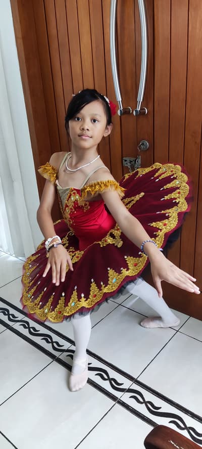 Niskala Aida Hendrian — Classical dancer, Indonesia