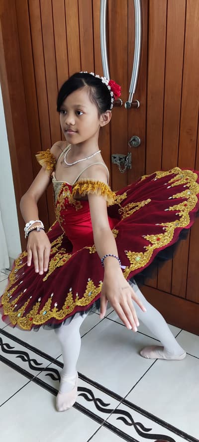 Niskala Aida Hendrian — Classical dancer, Indonesia