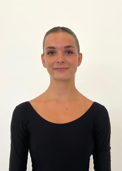 Kijas Leonie — Classical dancer, France
