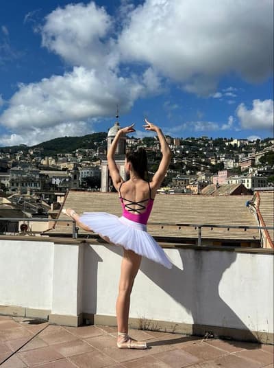 IOANA SAVULESCU — Classical dancer, Romania
