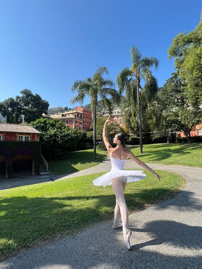 IOANA SAVULESCU — Classical dancer, Romania