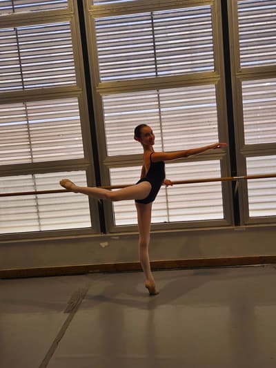 Mara Frunza — Modern dancer, Jersey