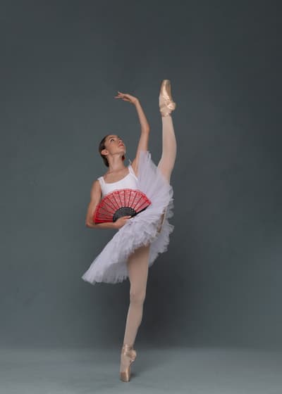 Mara Frunza — Modern dancer, Jersey