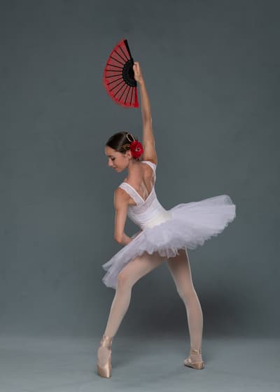 Mara Frunza — Modern dancer, Jersey
