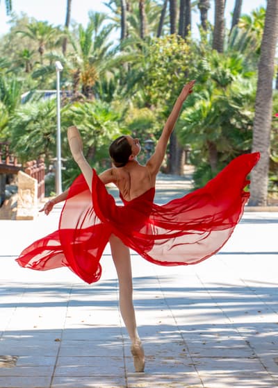 Mara Frunza — Modern dancer, Jersey