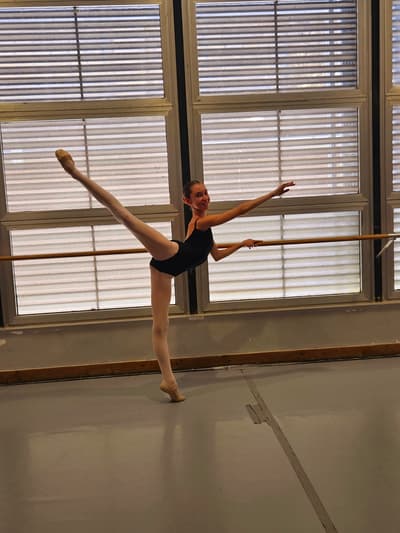 Mara Frunza — Modern dancer, Jersey