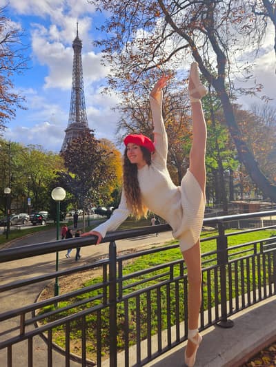 Mara Frunza — Modern dancer, Jersey