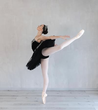 Ivy Lanhardt — Classical dancer