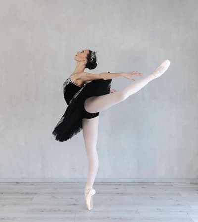 Ivy Lanhardt — Classical dancer