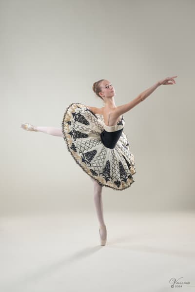 Valeria Biern Segovia — Neoclassical dancer, Spain