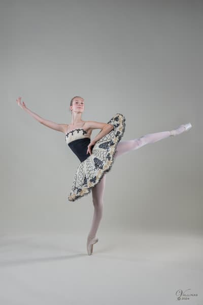 Valeria Biern Segovia — Neoclassical dancer, Spain