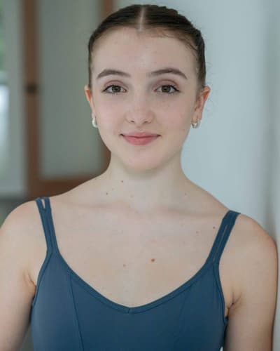 Scarlet Higgins — Classical dancer, Belgium