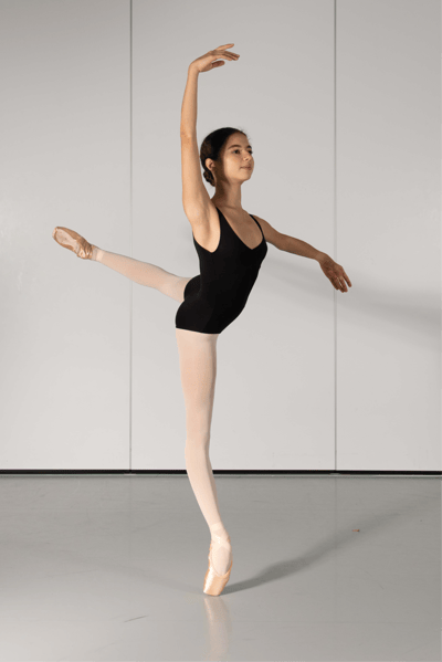 Maya Bennys — Classical dancer, France