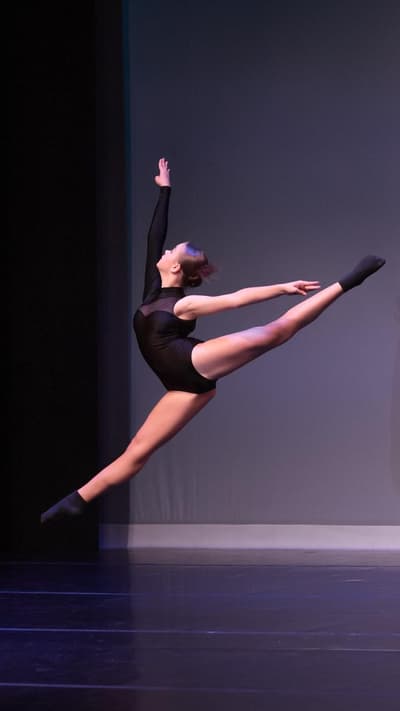 Valentina Scheibe Kirinus — dancer, Brazil
