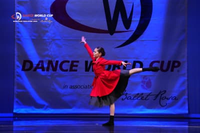 Sara Alexandra Dinescu — Contemporary dancer, Romania