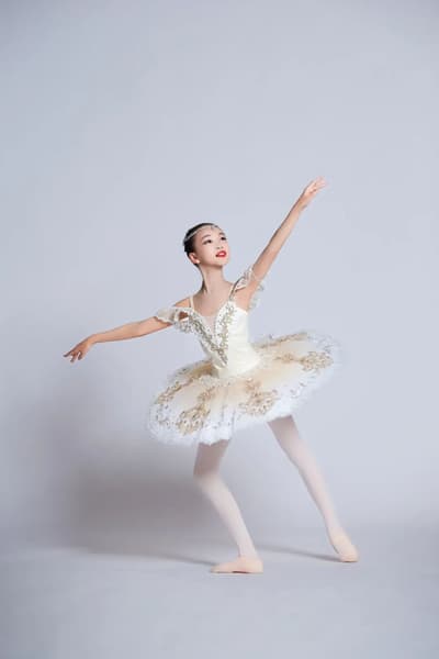 WANQI FENG — dancer, China