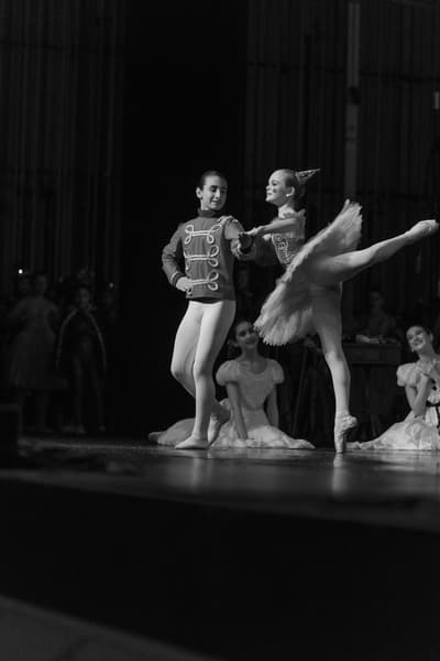 Cat Lyons — Classical dancer