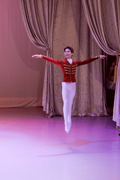 Kunbyulbit Pak — Neoclassical dancer, South Korea