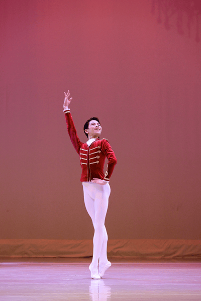 Kunbyulbit Pak — Neoclassical dancer, South Korea