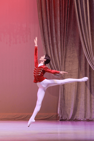 Kunbyulbit Pak — Neoclassical dancer, South Korea