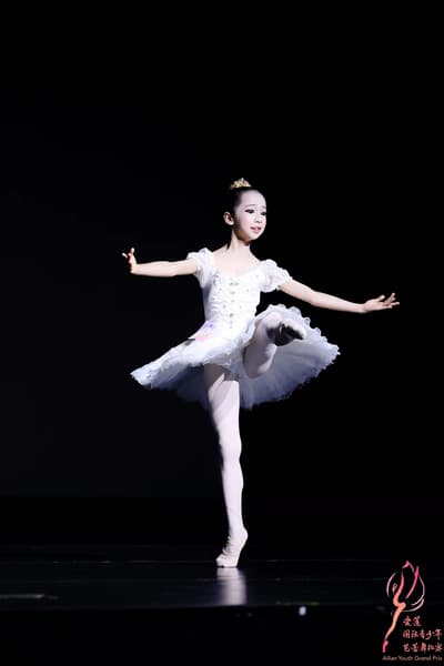 Chen Zhuo — Classical dancer, China