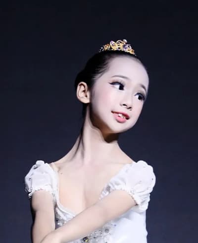 Chen Zhuo — Classical dancer, China