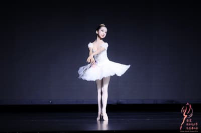 Chen Zhuo — Classical dancer, China