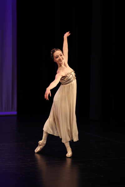 Agustina Valladares — Classical dancer