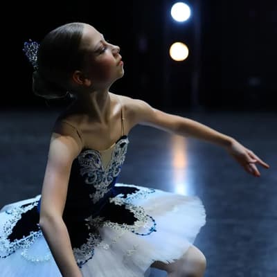 Olga Selianynova — Classical dancer