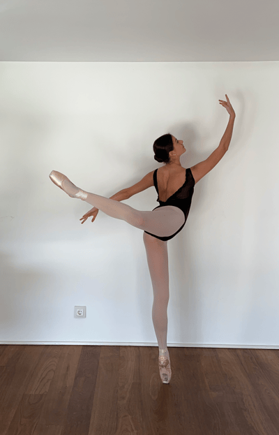 Mara-Celina Fußbahn — Classical dancer