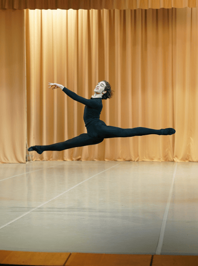 Mikhail Kiminos — Classical dancer