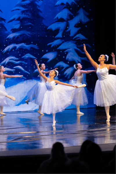 Maren Gossai — Classical dancer