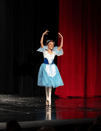 Maren Gossai — Classical dancer